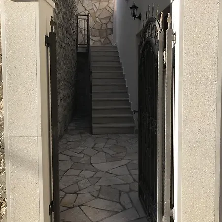 Kamo Apartment *
